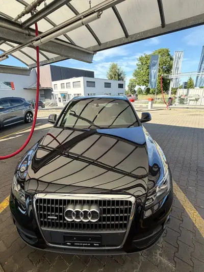 Audi Q5 2.0 TFSI Quattro S-Tronic — SUV premium 211 ch, traction intégrale, faible kilométrage — side view