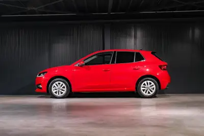 Skoda Fabia 1.0 TSI Selection DSG — Citadine dynamique, ultra-équipée et garantie 5 ans — Miniatura 9
