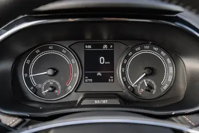Skoda Fabia 1.0 TSI Selection DSG — Citadine dynamique, ultra-équipée et garantie 5 ans — Miniatura 17