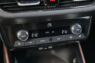 Skoda Fabia 1.0 TSI Selection DSG — Citadine dynamique, ultra-équipée et garantie 5 ans — Miniatura 21