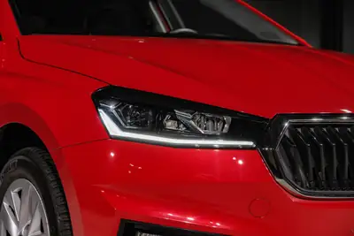 Skoda Fabia 1.0 TSI Selection DSG — Citadine dynamique, ultra-équipée et garantie 5 ans — Miniatura 27