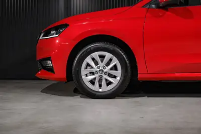Skoda Fabia 1.0 TSI Selection DSG — Citadine dynamique, ultra-équipée et garantie 5 ans — Miniatura 29