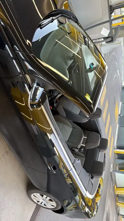 VW EOS 2.0 150 FSI — Cabriolet élégant, toit panoramique rétractable — détail
