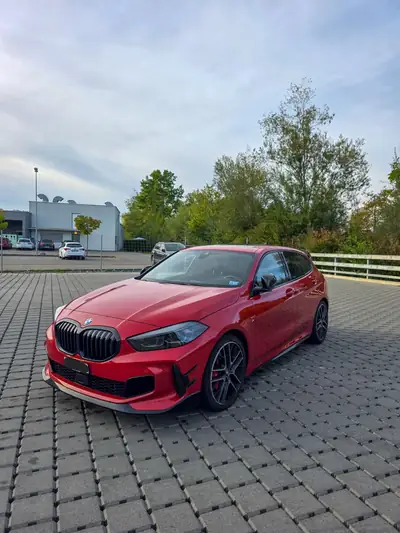 BMW 128ti — Compacte sportive 265 ch, 100'000 km, rouge éclatant — vue extérieure