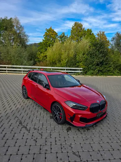 BMW 128ti — Compacte sportive 265 ch, 100'000 km, rouge éclatant — tableau de bord