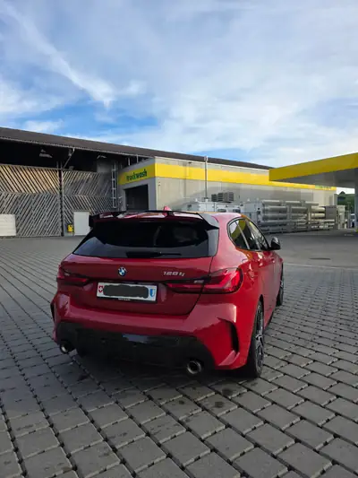 BMW 128ti — Compacte sportive 265 ch, 100'000 km, rouge éclatant — détail