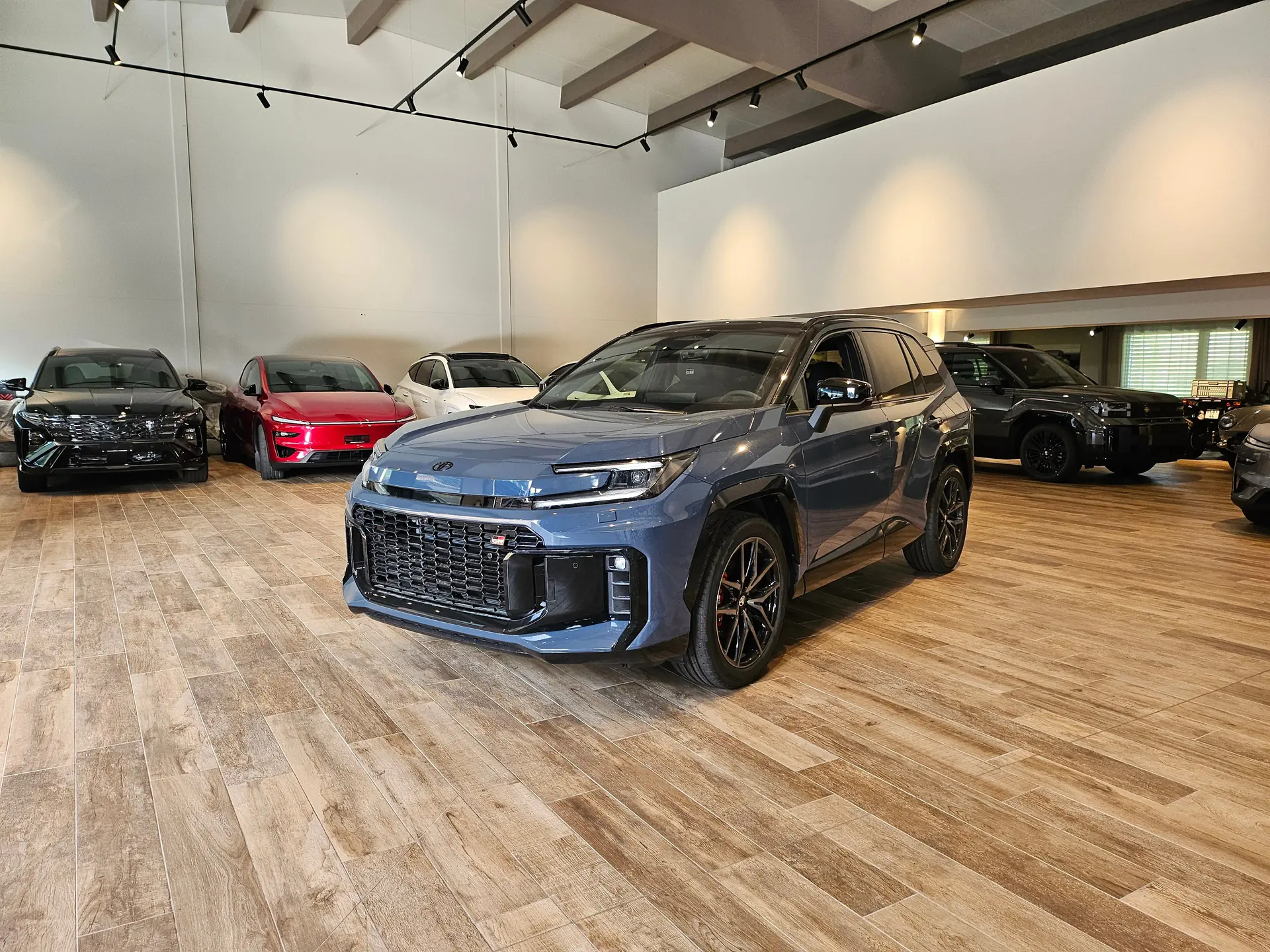 Toyota RAV-4 2.5 HSD GR Sport — Hybride 4WD, 222 ch, neuf avec pneus hiver offerts