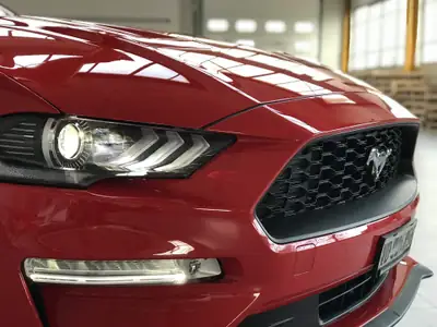 Ford Mustang 2.3 EcoBoost — Le coupé sportif américain à motorisation efficace — intérieur