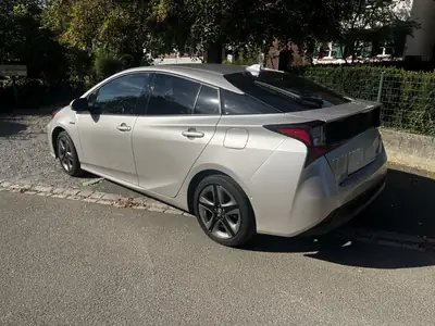 Toyota Prius 1.8 VVTi HSD Premium AWD-i — Hybride écologique, 32'000 km seulement — side view