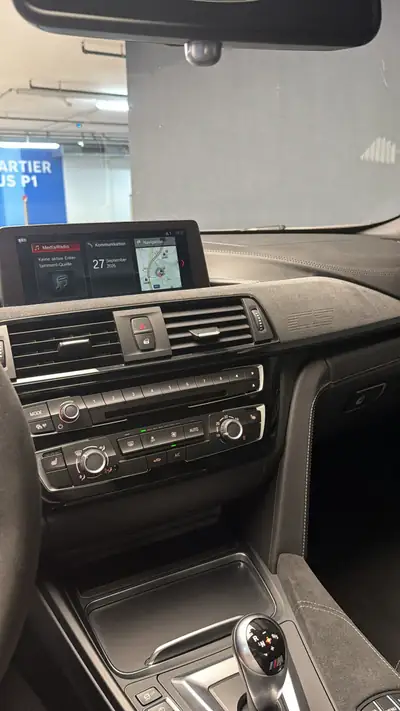BMW M4 CS 2018 — Coupé haute performance, 22'350 km seulement — Miniature 17