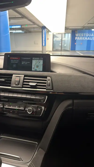 BMW M4 CS 2018 — Coupé haute performance, 22'350 km seulement — Miniature 18
