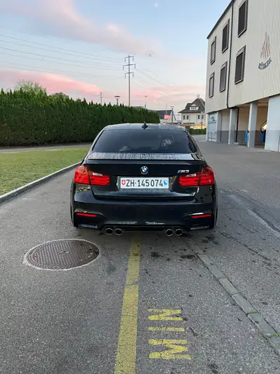 BMW M3 F80 Carbon-Ceramic Bremse — Berline haute performance, freins carbone, 139 500 km — côté