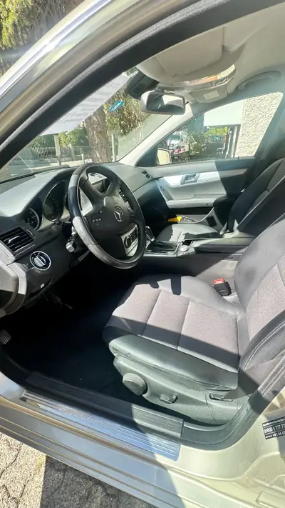 Mercedes-Benz C 200 CGI BlueEF — Berline élégante, motorisation efficace et fiable — interior