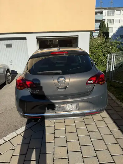 Opel Astra 1.6 Turbo Sport — Berline dynamique, 65'000 km, transmission automatique — côté