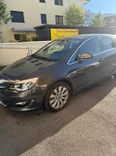 Opel Astra 1.6 Turbo Sport — Berline dynamique, 65'000 km, transmission automatique — arrière