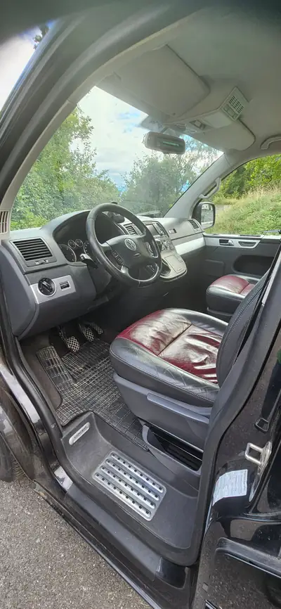 VW T5 2.5 TDI 174 Highline 4motion — Monospace robuste, 7 places, 4 roues motrices — Heckansicht