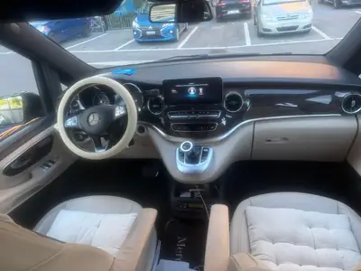 Mercedes-Benz V 220 d Avantgarde — Monospace premium diesel, 125'000 km — intérieur