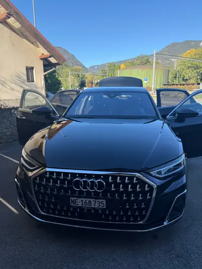 Audi A8 55 TFSI quattro — Berline de prestige hybride mild avec 69 000 km — vue extérieure