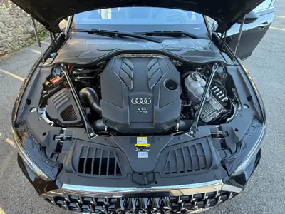 Audi A8 55 TFSI quattro — Berline de prestige hybride mild avec 69 000 km — détail