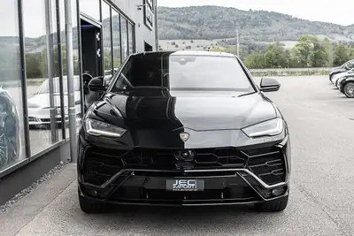 Lamborghini Urus — Le SUV haute performance suisse, 42 500 km seulement — Heckansicht