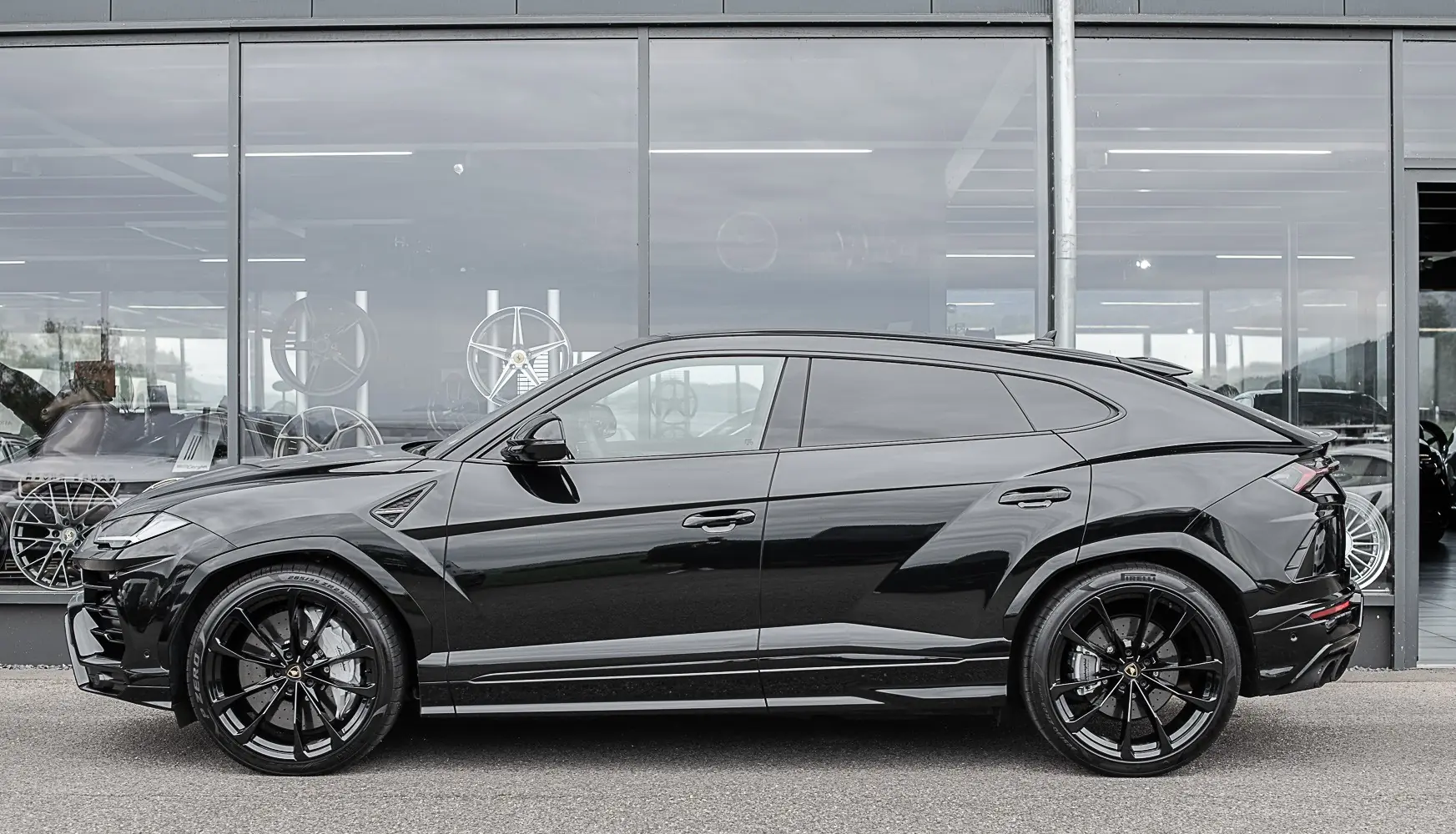Lamborghini Urus — Le SUV haute performance suisse, 42 500 km seulement