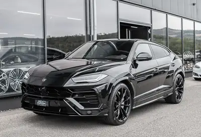 Lamborghini Urus — Le SUV haute performance suisse, 42 500 km seulement — Seitenansicht