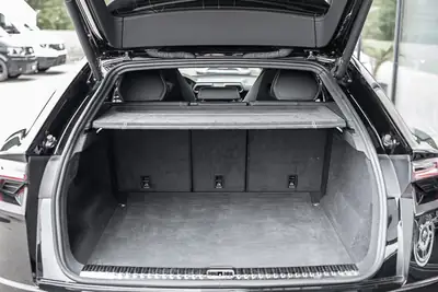 Lamborghini Urus — Le SUV haute performance suisse, 42 500 km seulement — Detail