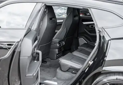 Lamborghini Urus — Le SUV haute performance suisse, 42 500 km seulement — Miniatur 9