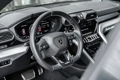 Lamborghini Urus — Le SUV haute performance suisse, 42 500 km seulement — Miniatur 12