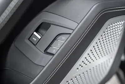 Lamborghini Urus — Le SUV haute performance suisse, 42 500 km seulement — Miniatur 13