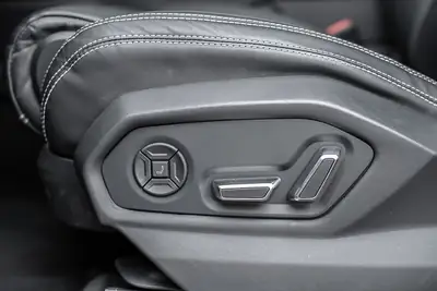 Lamborghini Urus — Le SUV haute performance suisse, 42 500 km seulement — Miniatur 14