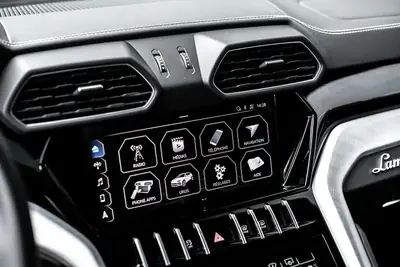 Lamborghini Urus — Le SUV haute performance suisse, 42 500 km seulement — Miniatur 19