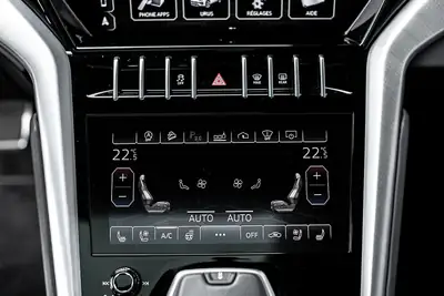 Lamborghini Urus — Le SUV haute performance suisse, 42 500 km seulement — Miniatur 20