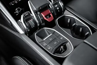 Lamborghini Urus — Le SUV haute performance suisse, 42 500 km seulement — Miniatur 22