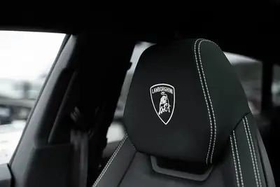 Lamborghini Urus — Le SUV haute performance suisse, 42 500 km seulement — Miniatur 23
