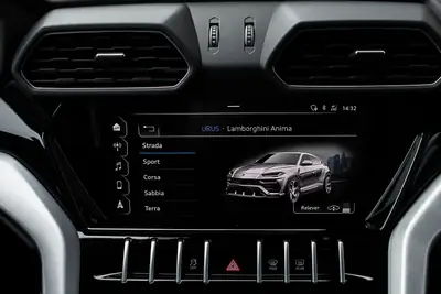 Lamborghini Urus — Le SUV haute performance suisse, 42 500 km seulement — Miniatur 26