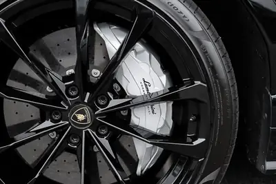 Lamborghini Urus — Le SUV haute performance suisse, 42 500 km seulement — Miniatur 27