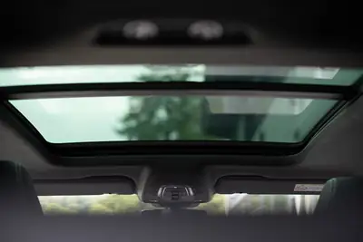Lamborghini Urus — Le SUV haute performance suisse, 42 500 km seulement — Miniatur 28