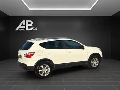 Nissan Qashqai 2.0 i-Way XTronic — SUV compact fiable, 213'000 km, boîte CVT — Armaturenbrett