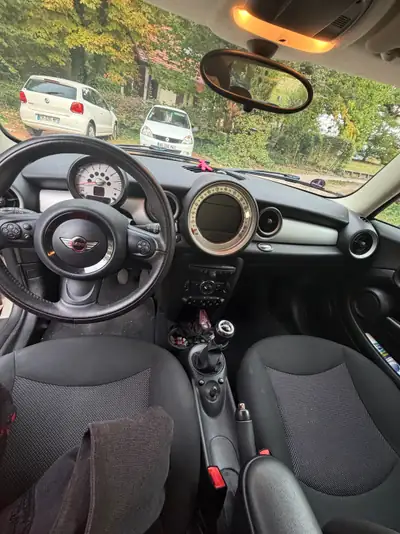 MINI One 1.6i — Citadine urbaine agile, essence fiable et économe — côté