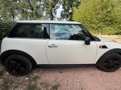MINI One 1.6i — Citadine urbaine agile, essence fiable et économe — intérieur