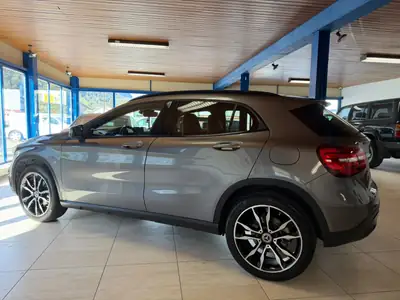 Mercedes-Benz GLA 200 Night Star — SUV compact urbain, moteur efficient et finition premium — Miniatur 8