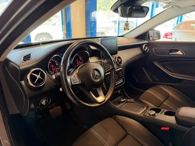 Mercedes-Benz GLA 200 Night Star — SUV compact urbain, moteur efficient et finition premium — Miniatur 12