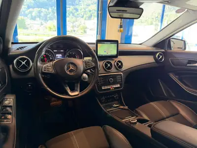 Mercedes-Benz GLA 200 Night Star — SUV compact urbain, moteur efficient et finition premium — Miniatur 13