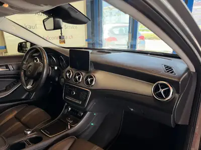 Mercedes-Benz GLA 200 Night Star — SUV compact urbain, moteur efficient et finition premium — Miniatur 18