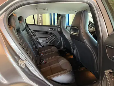 Mercedes-Benz GLA 200 Night Star — SUV compact urbain, moteur efficient et finition premium — Miniatur 19