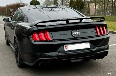 Ford Mustang 5.0 V8 GT — Muscle-car américain authentique, 450 ch purs — intérieur