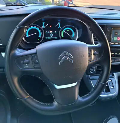 Citroën SpaceTourer 50 kWh Shine — Monospace électrique 8 places, 90'000 km — tableau de bord