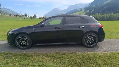 Mercedes-Benz Classe A 220 AMG Line — Berline compacte premium, 4WD et entretien impeccable — Thumbnail 8