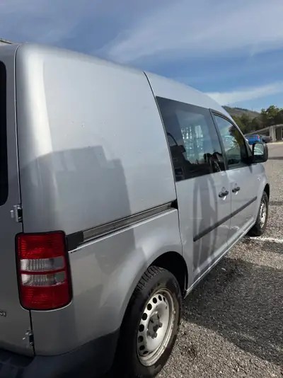 VW Caddy — Le minibus polyvalent de 2010, pratique et fiable — arrière